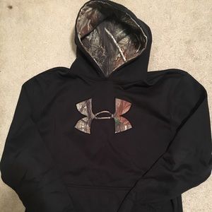 Men’s large under Armour sweatshirt